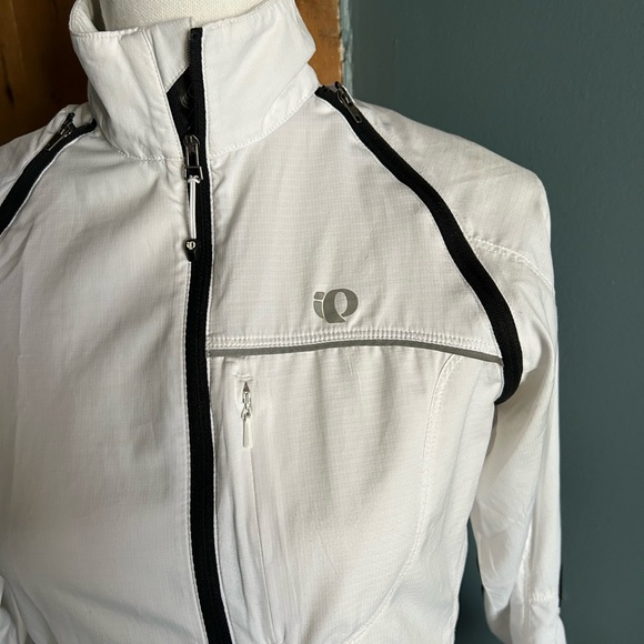 Pearl Izumi jacket with removable sleeves. - Picture 2 of 5